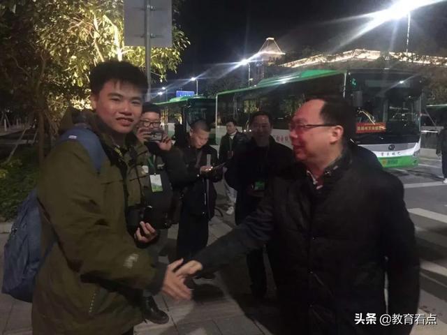 战“疫”| 一名“巴士迷”的抗疫担当，为广东交通职院学子点赞