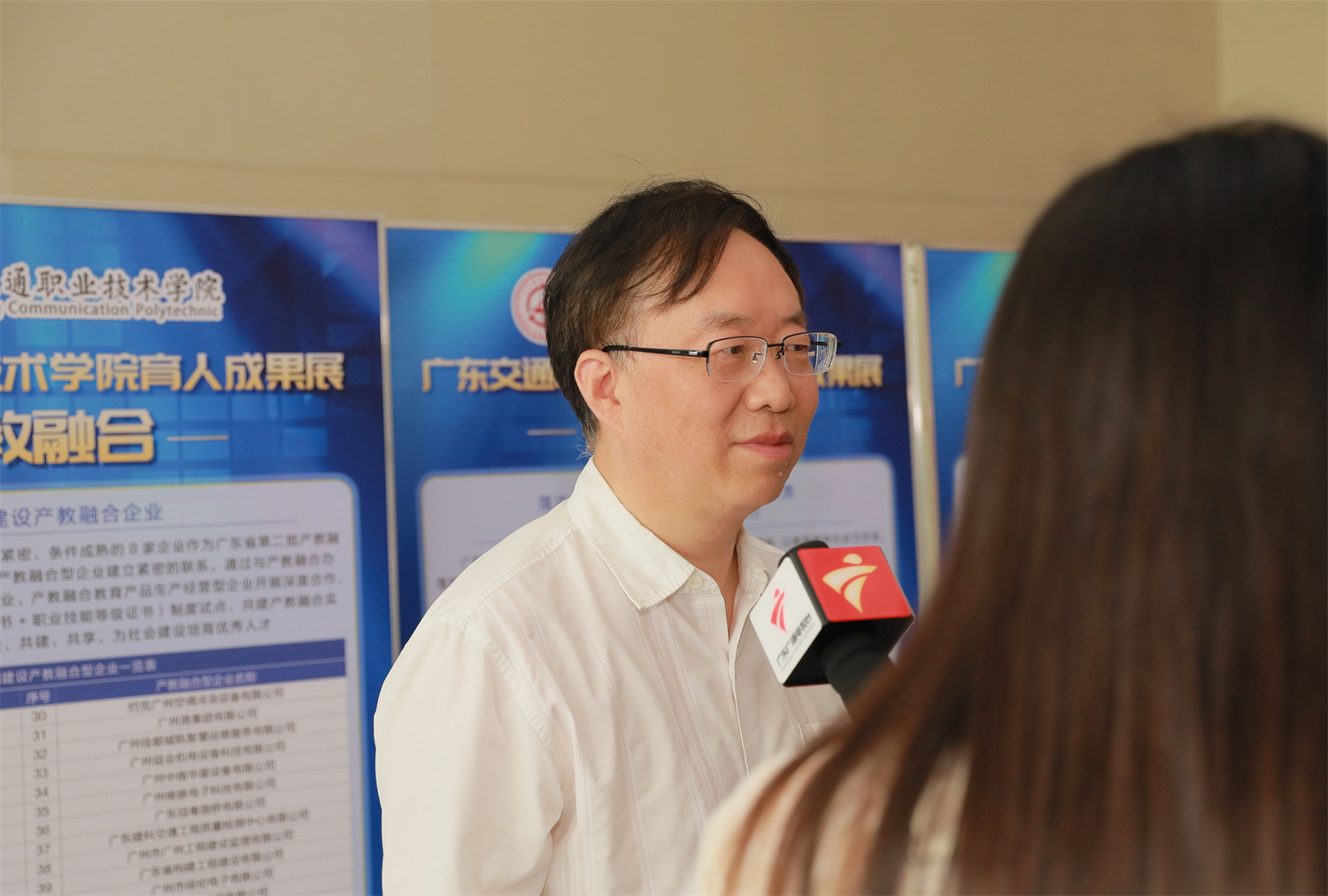 梁立农接受采访_副本.jpg 梁立农接受采访_副本.jpg