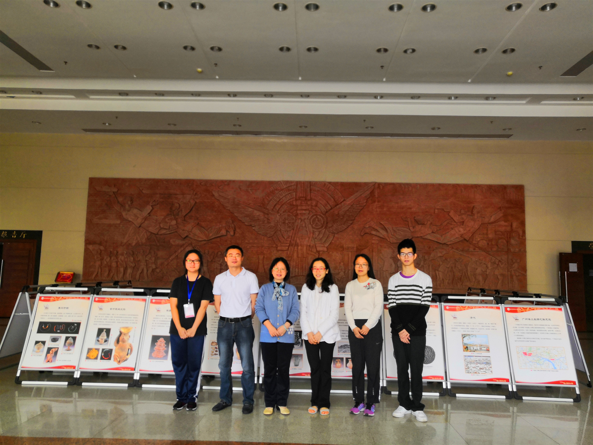 图1:引展进校园活动_副本.jpg 图1:引展进校园活动_副本.jpg